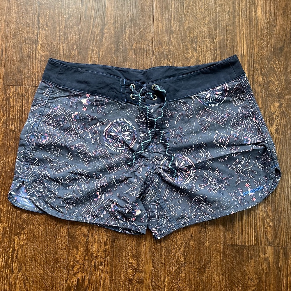 Patagonia Navy pink and purple Patterned Women's Athletic Shorts Sz 6 (us S )